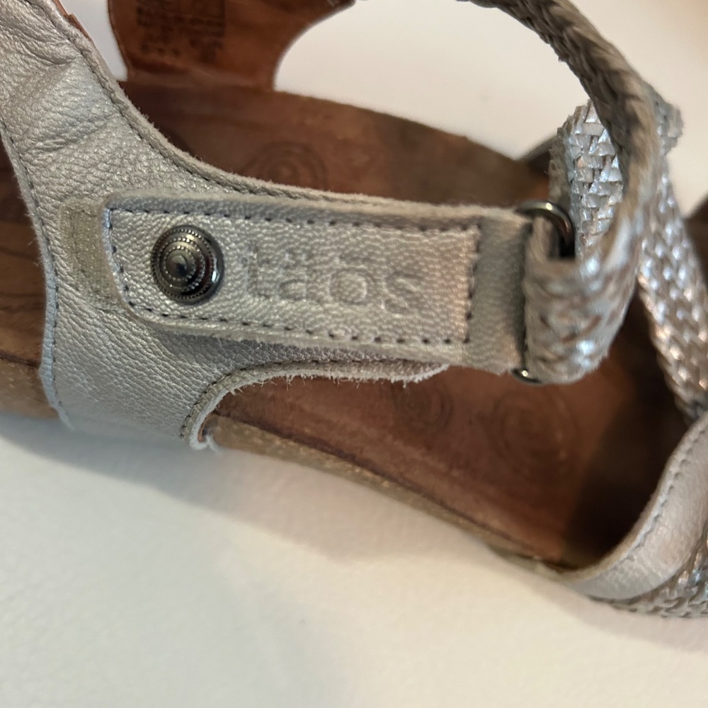Taos Footwear Sandals Silver Size 6-6/2 - Picture 5 of 6